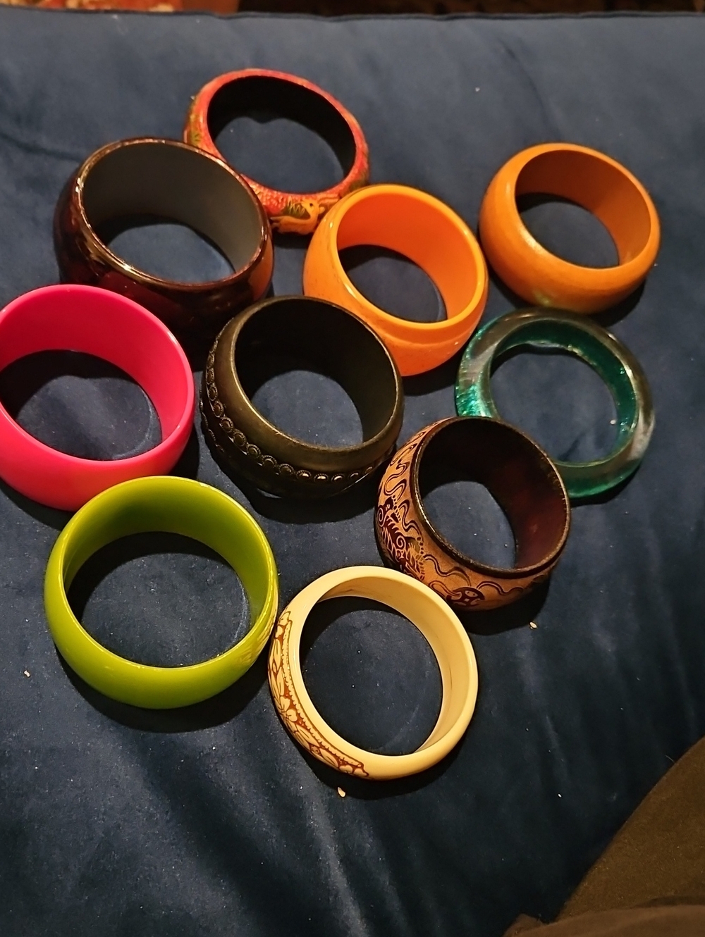 Assorted Women's Bangle Bracelet Set in Multiple Colors